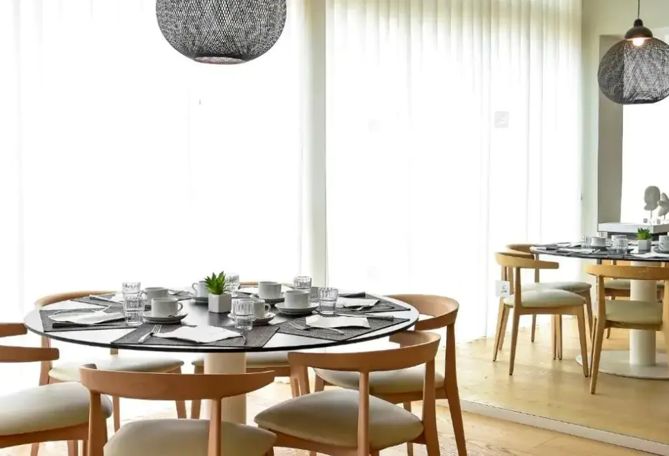 Restauracja i jedzenie w hotelu Aqualuz by The Editory
