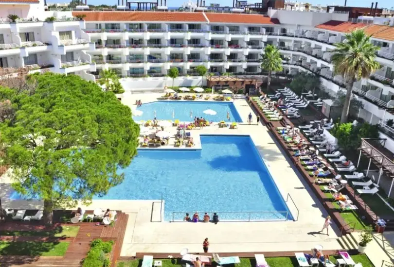 Basen w hotelu Aqualuz by The Editory