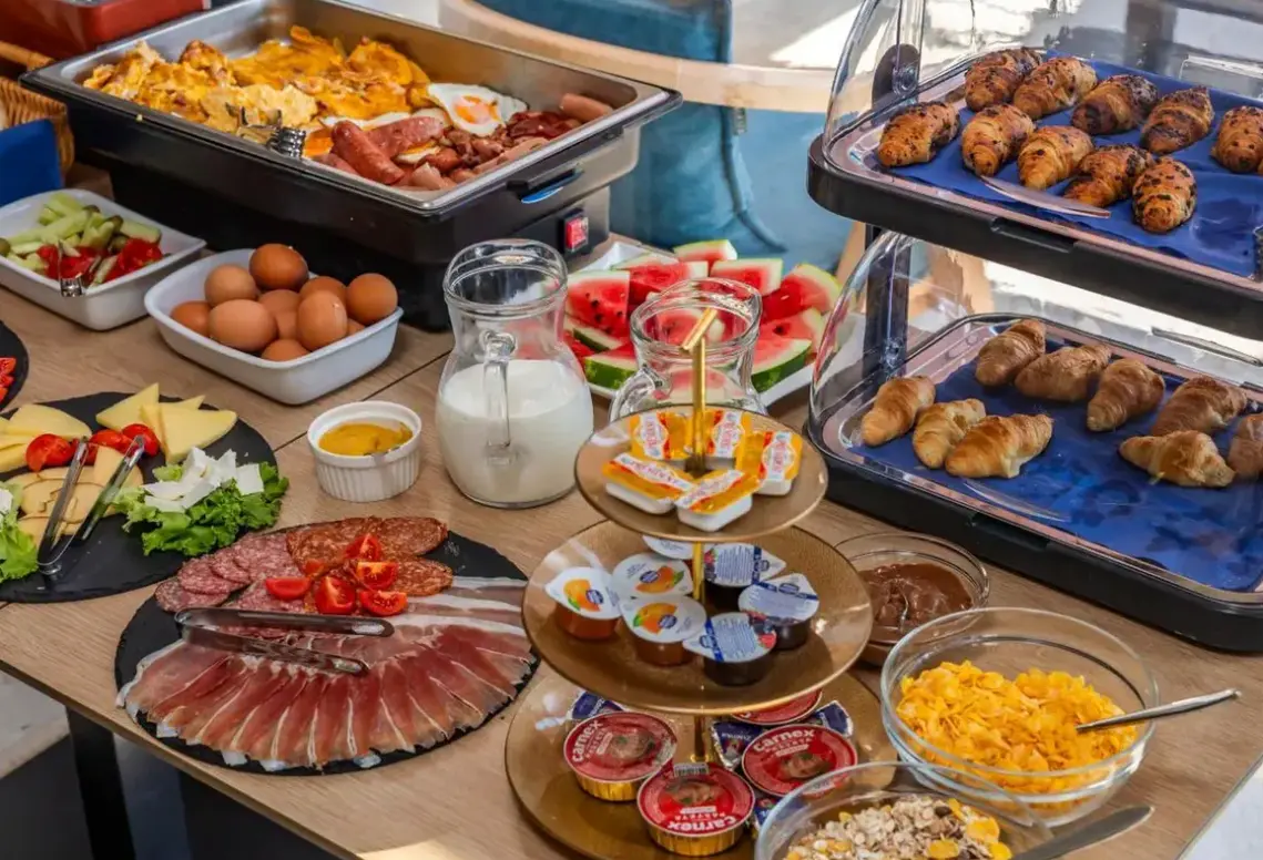 Restauracja i jedzenie w hotelu Aquilo