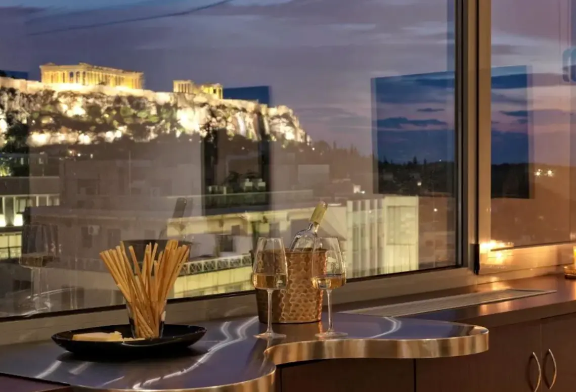 Widok z hotelu Aria Acropolis Suites Troulanda