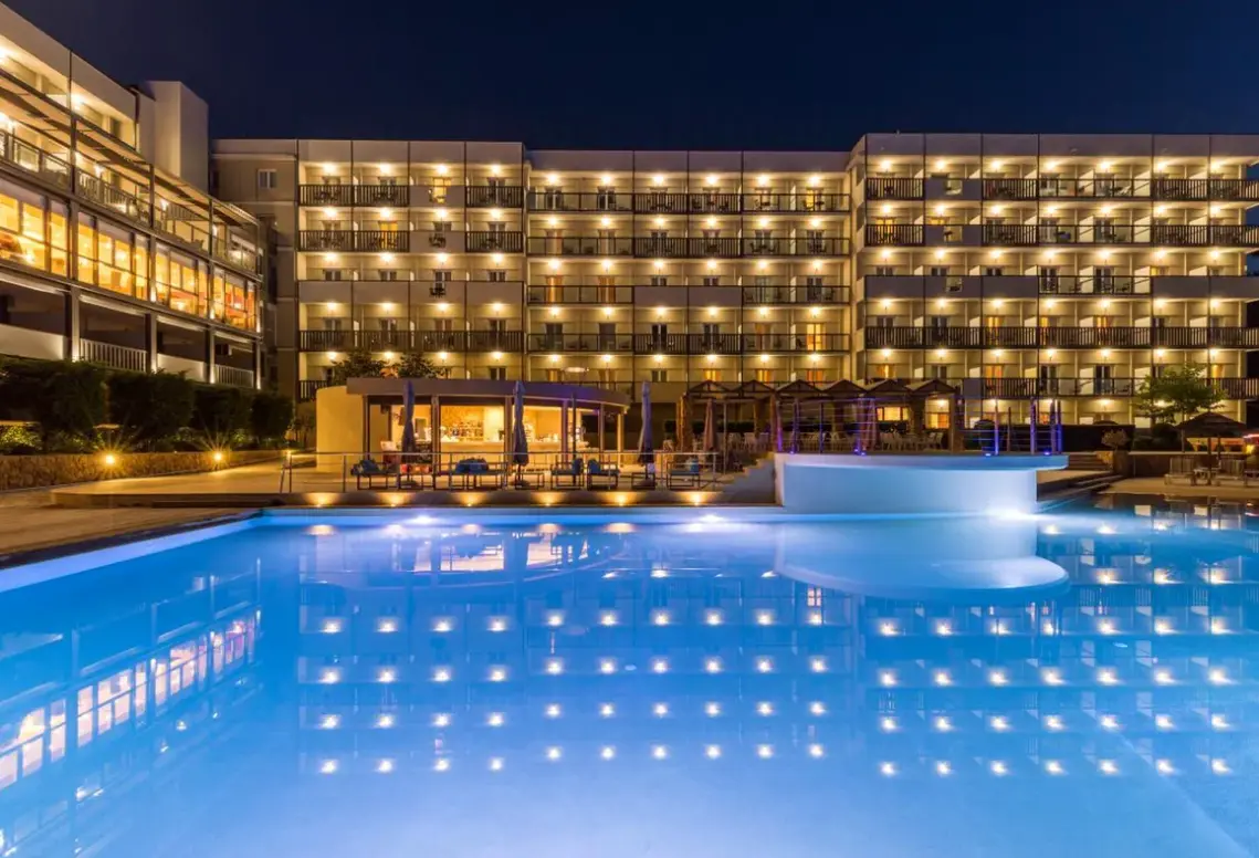 Basen w hotelu Ariti Grand (Corfu)