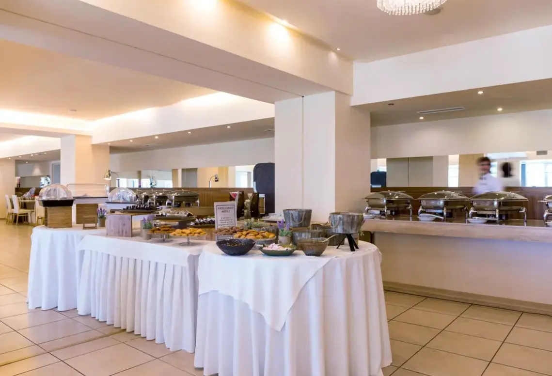 Restauracja i jedzenie w hotelu Ariti Grand (Corfu)