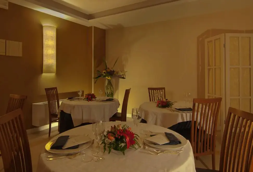 Restauracja i jedzenie w hotelu Arnolfo