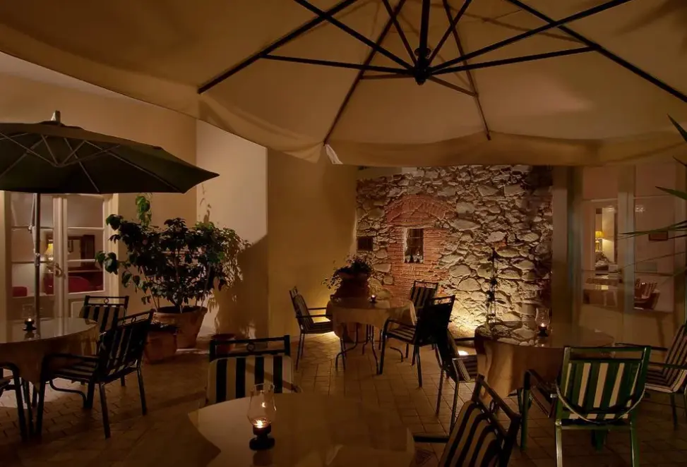 Restauracja i jedzenie w hotelu Arnolfo