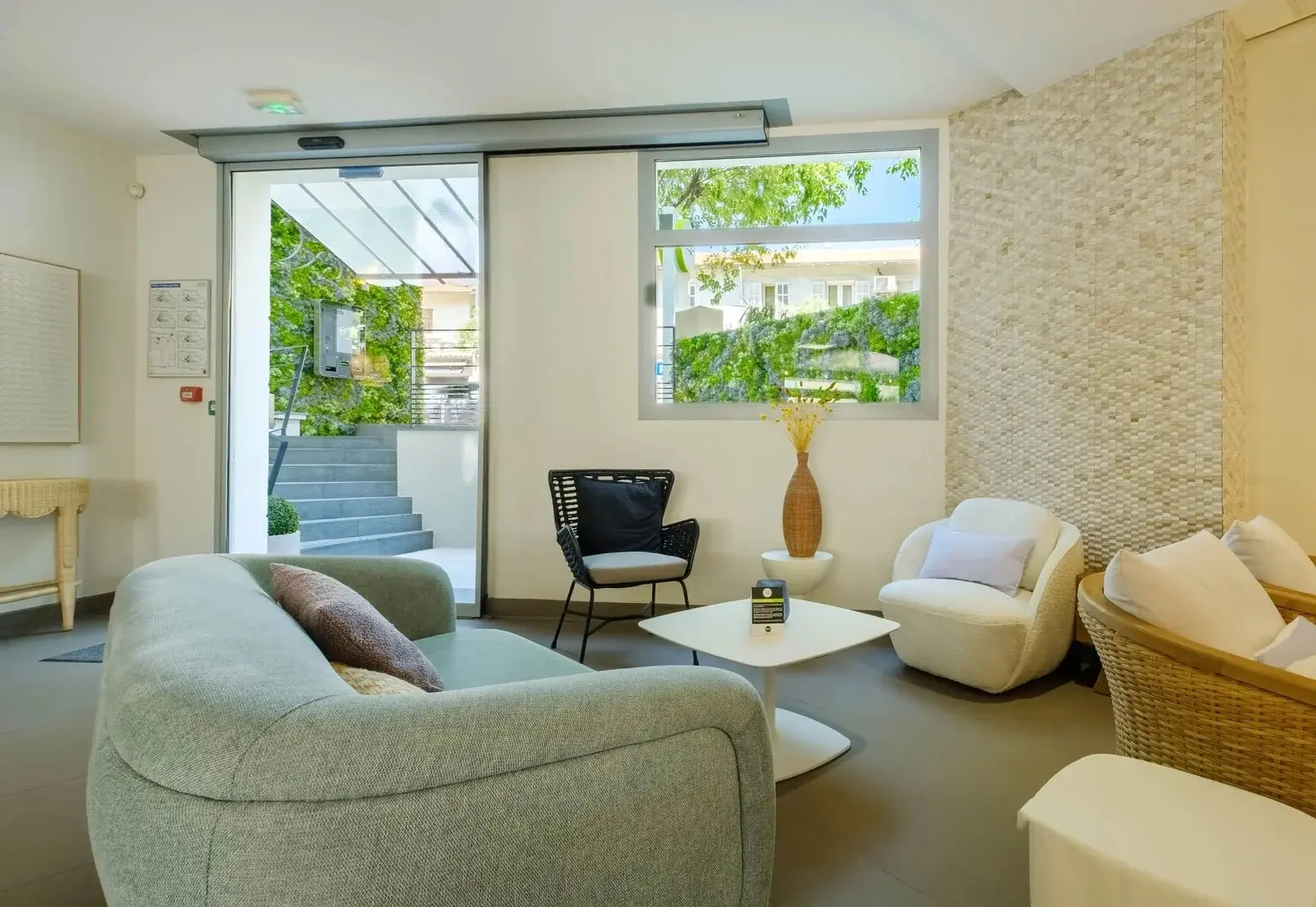 Lobby hotelu B&B Hotel Antibes Juan-les-Pins