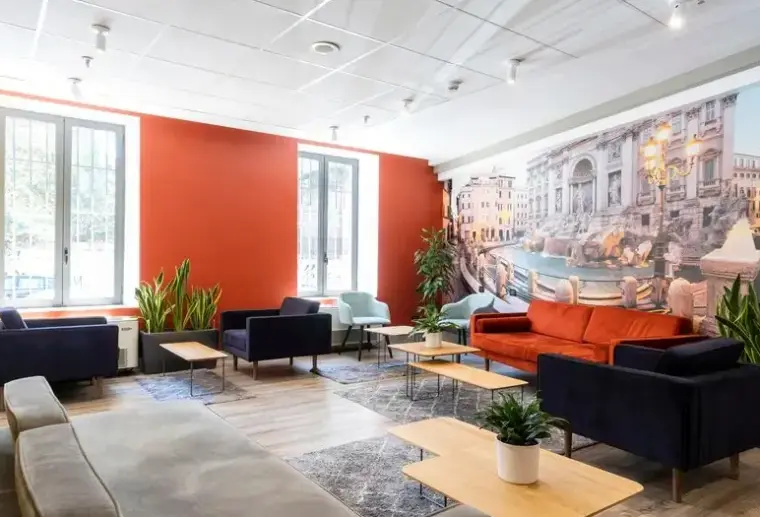Lobby hotelu B&B Roma Tuscolana San Giovanni (ex Holiday Inn Express Rome San Giovanni)