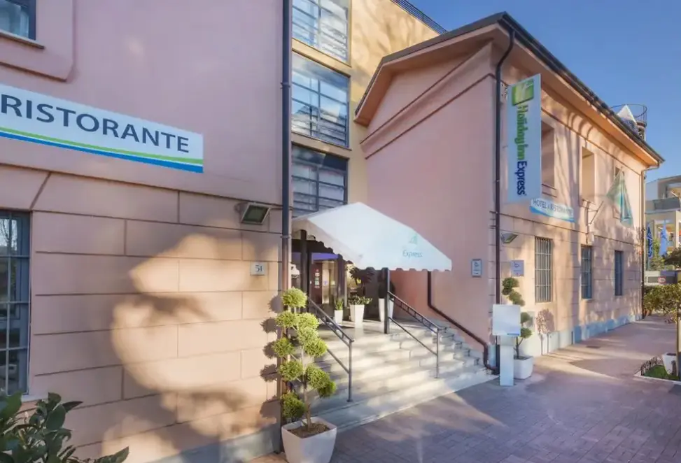 Hotel B&B Roma Tuscolana San Giovanni (ex Holiday Inn Express Rome San Giovanni)