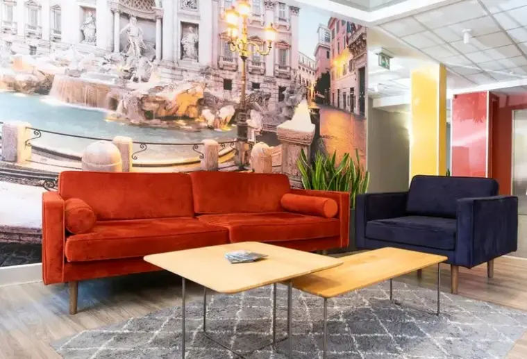 Lobby hotelu B&B Roma Tuscolana San Giovanni (ex Holiday Inn Express Rome San Giovanni)