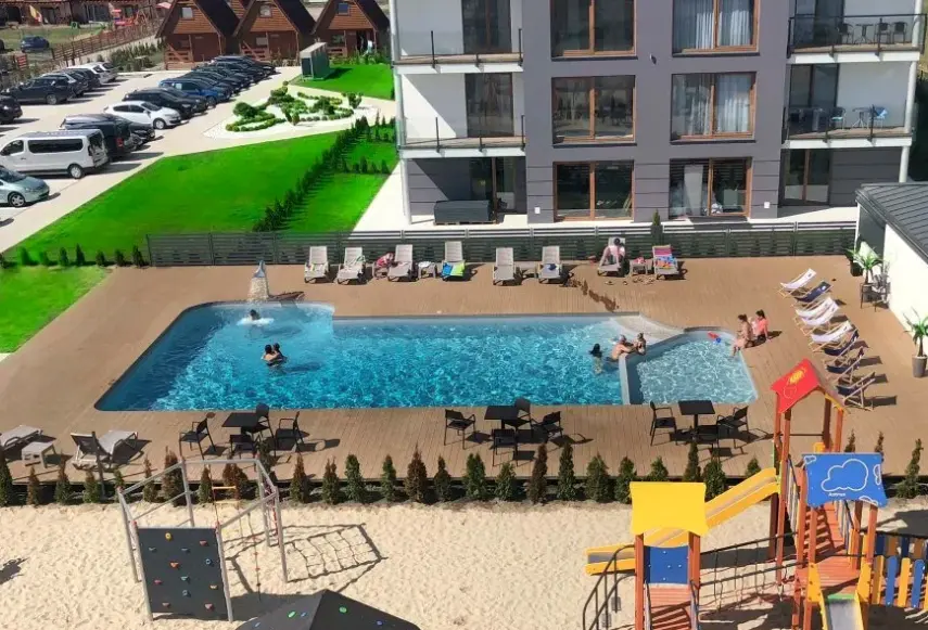 Basen w hotelu Baltin Blu Aparthotel