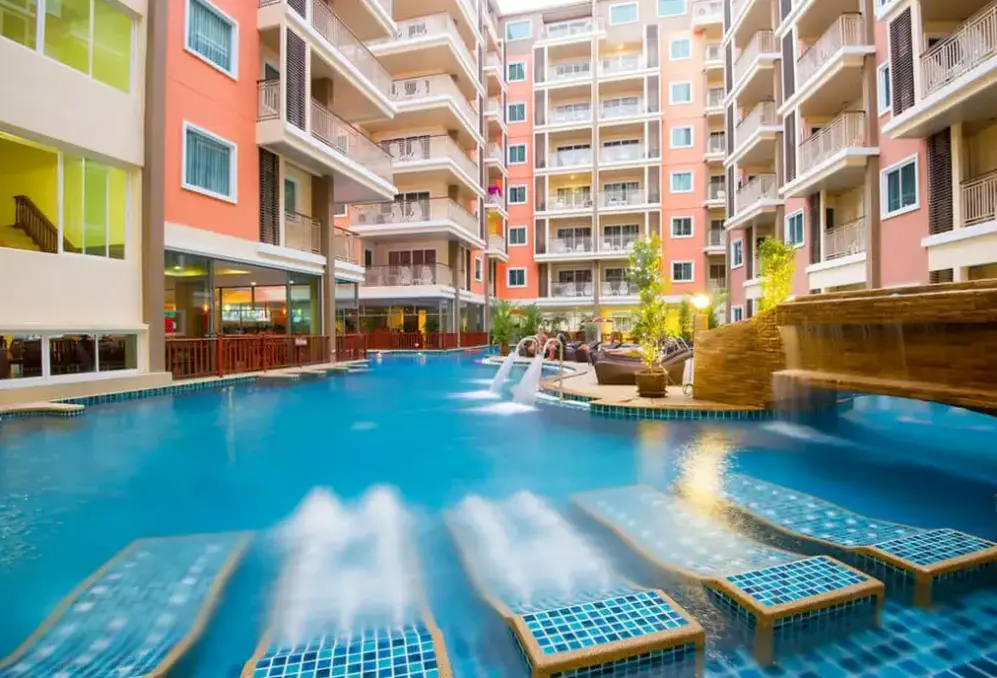 Basen w hotelu Bauman Residence