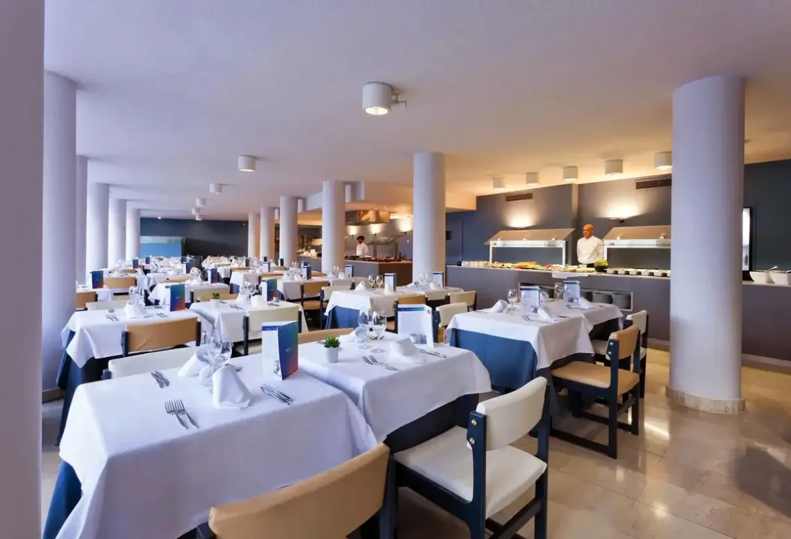 Restauracja i jedzenie w hotelu Be Live Experience Costa Palma (ex. Luabay Costa Palma)