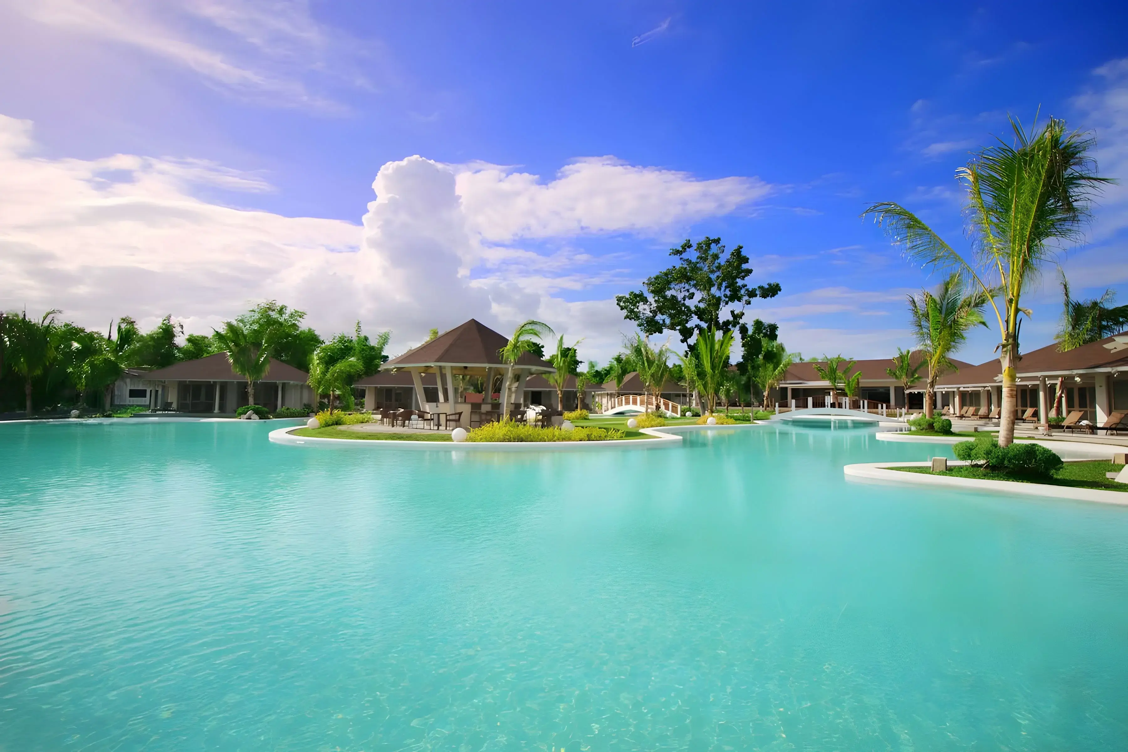 Basen w hotelu Bohol Shores Resort