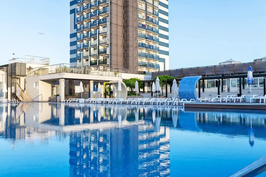 Basen w hotelu Burgas Beach