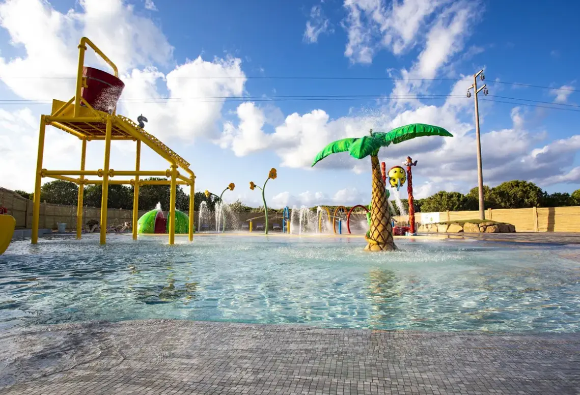 Basen w hotelu Camping Village Baia Blu La Tortuga