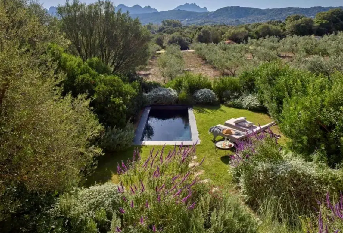 Basen w hotelu Cascioni Eco Retreat
