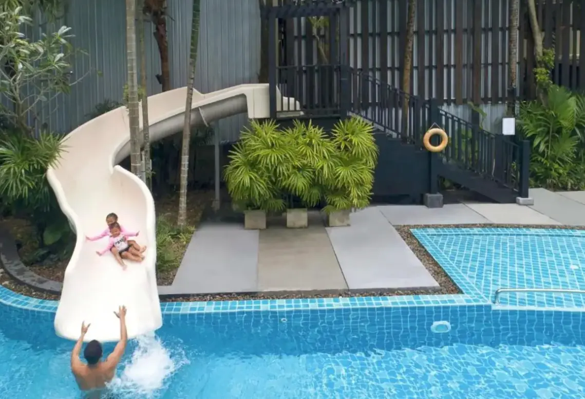 Basen w hotelu Centara Anda Dhevi Resort & Spa