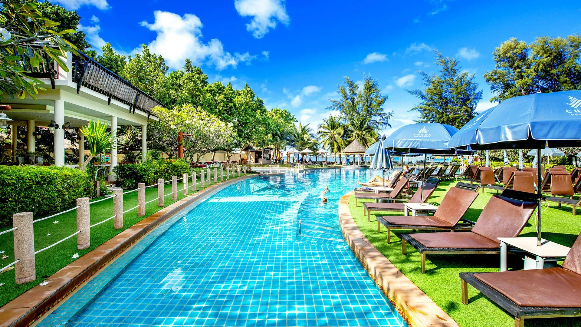 Basen w hotelu Chada Lanta Beach Resort