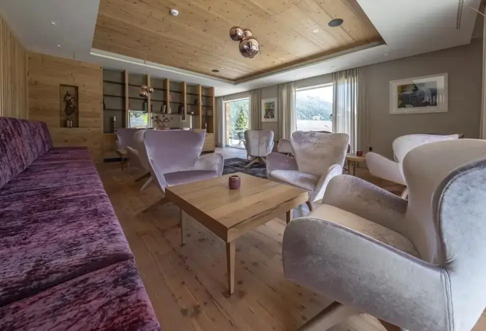 Restauracja i jedzenie w hotelu Ciampedie Luxury Alpine Spa