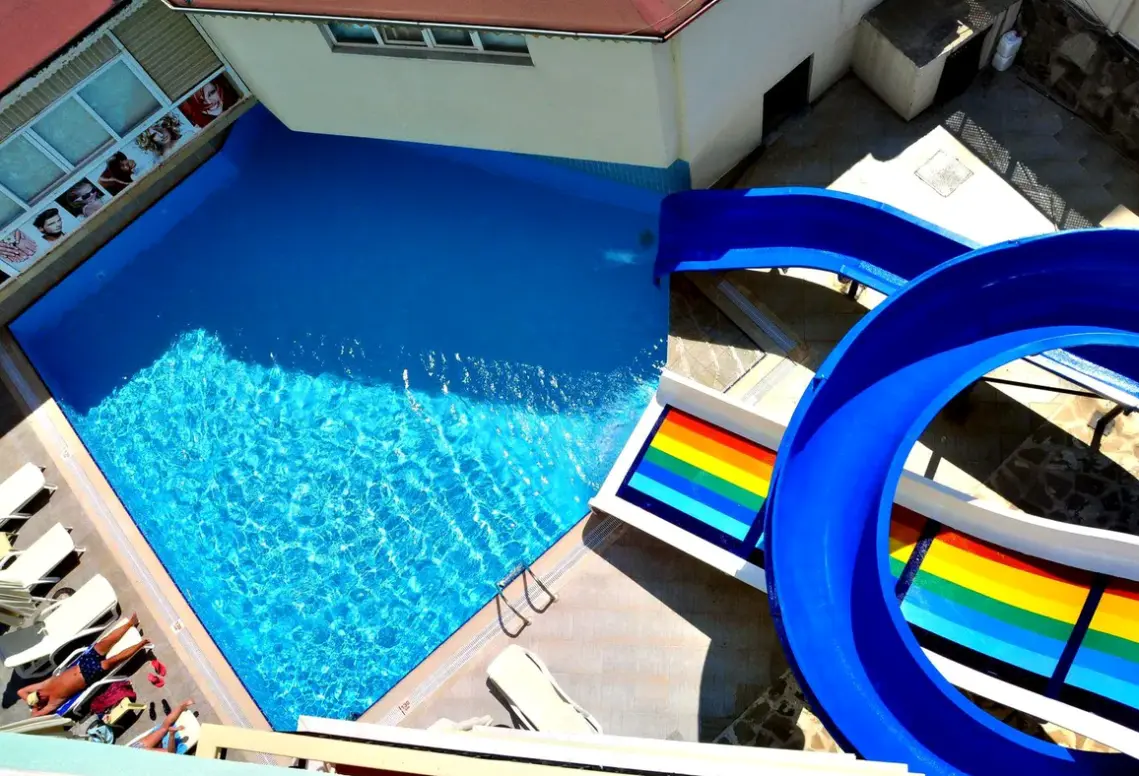 Basen w hotelu Cinar Family Suite