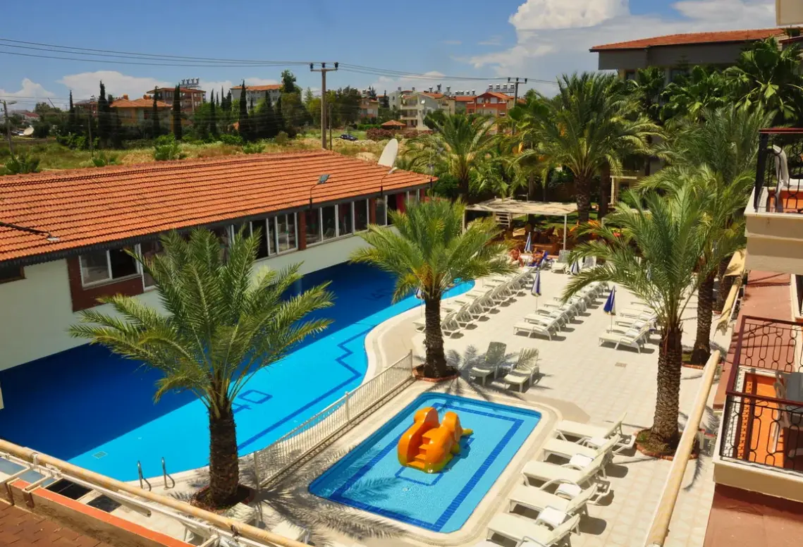 Basen w hotelu Cinar Family Suite