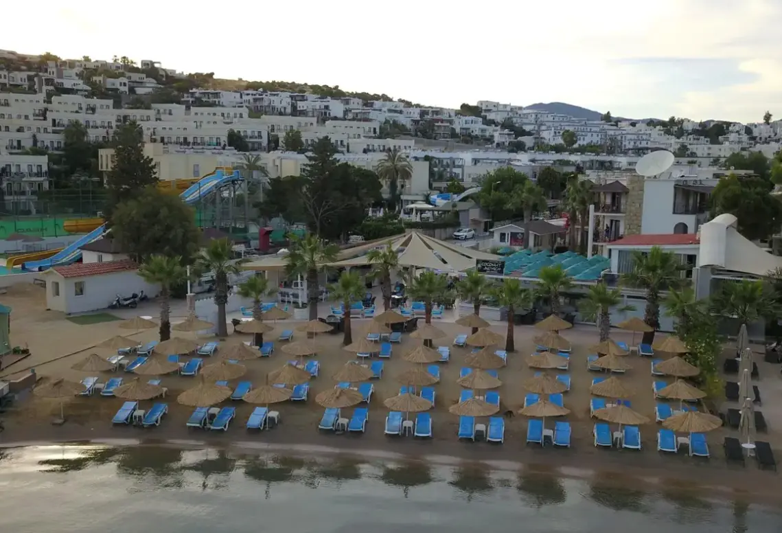 Plaża przy hotelu Coconut Beach