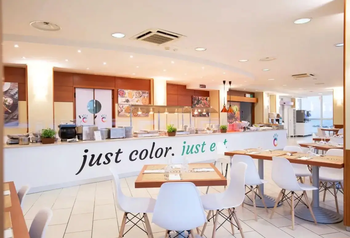 Restauracja i jedzenie w hotelu Color Palace Lido Family Village