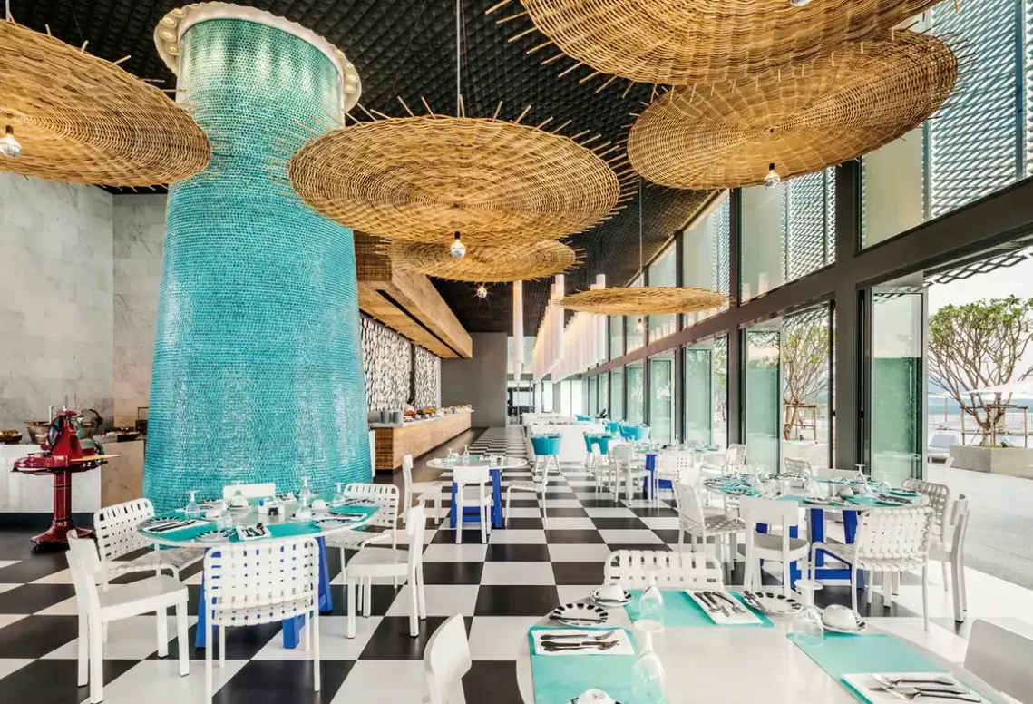 Restauracja i jedzenie w hotelu Como Point Yamu