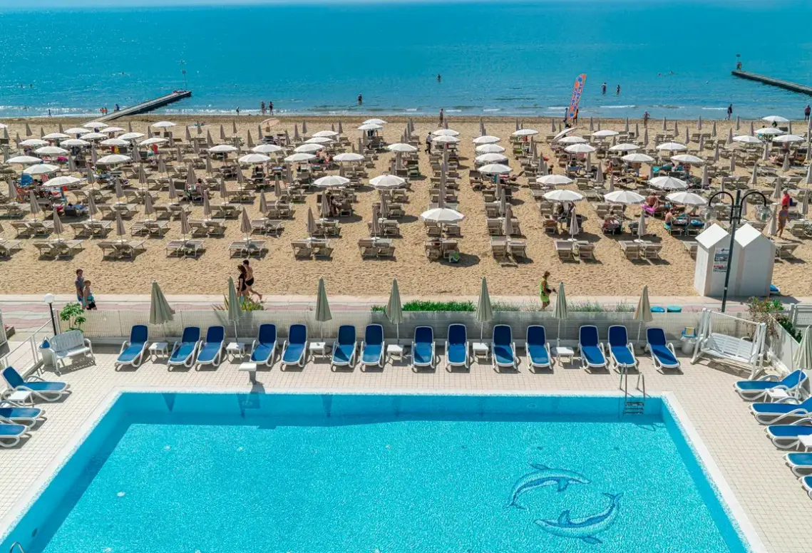 Basen w hotelu Condor
