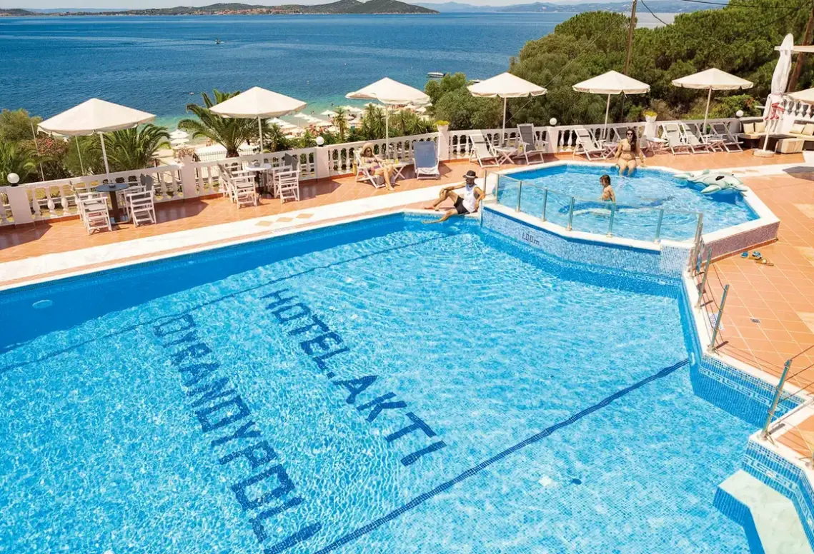 Basen w hotelu Cooee Akti Ouranoupolis