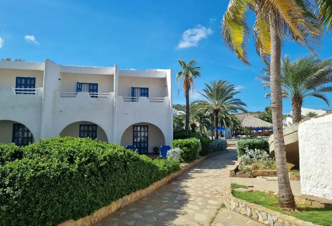 Plaża przy hotelu Costa Caribe Beach