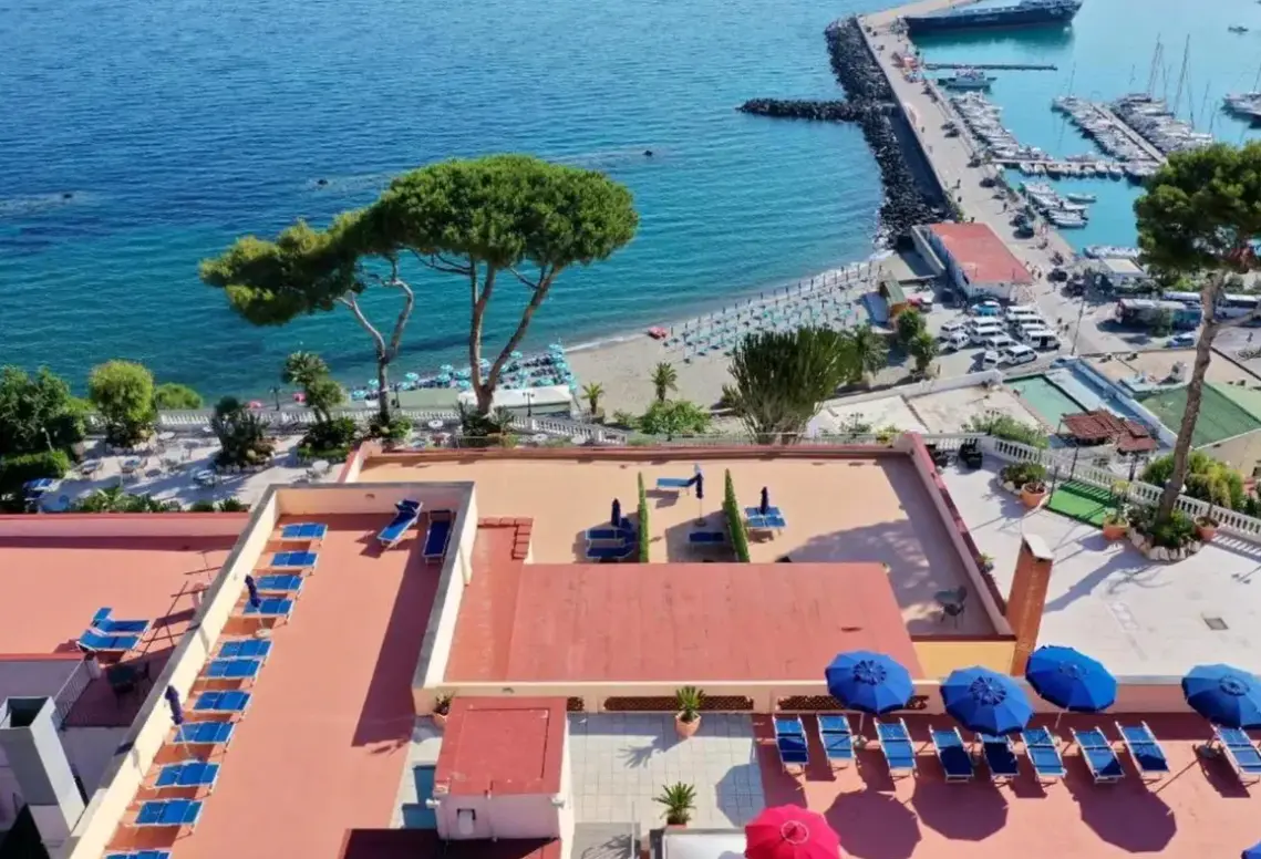 Plaża przy hotelu Cristallo Palace Terme