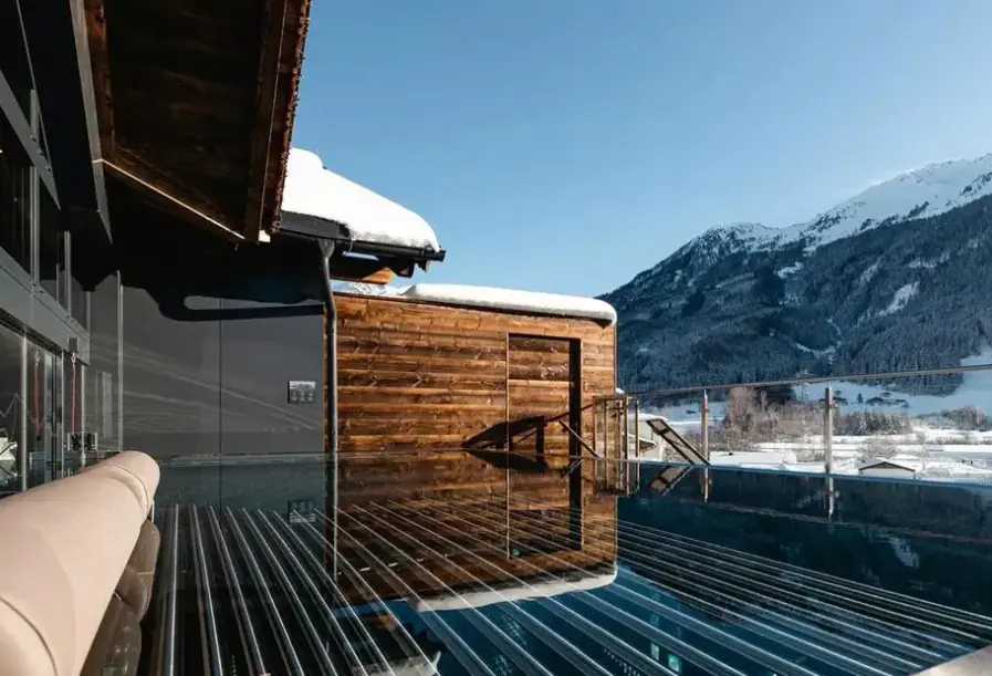 Basen w hotelu Das Neukirchen