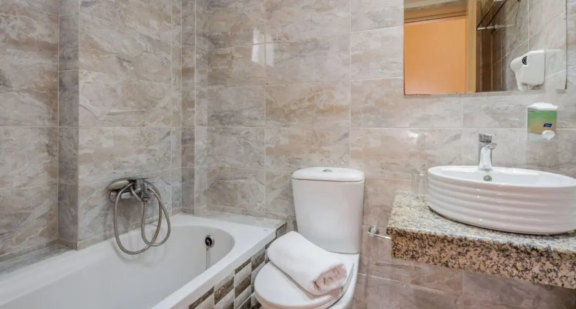 Łazienka w pokoju hotelu Dennys Inn