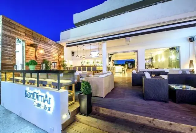 Restauracja i jedzenie w hotelu Despina Apts Gouves