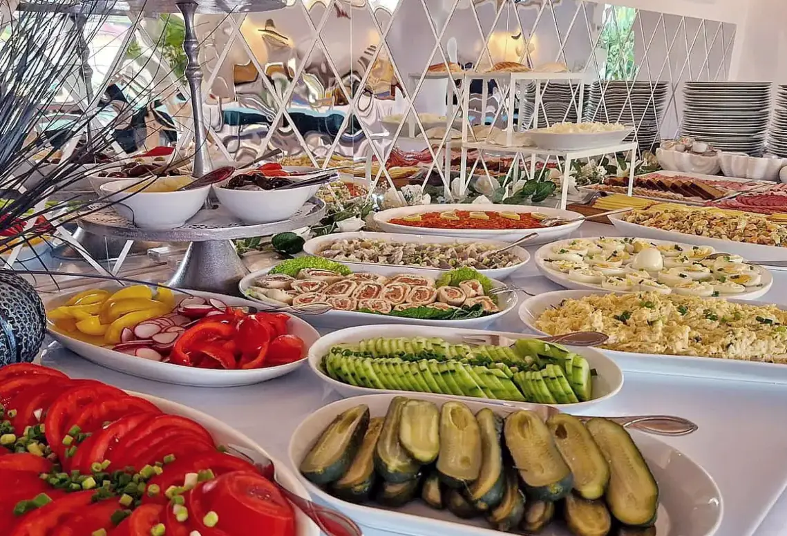 Restauracja i jedzenie w hotelu Doliva Park (Krynica Morska)