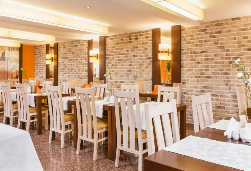 Restauracja i jedzenie w hotelu Domus Mater
