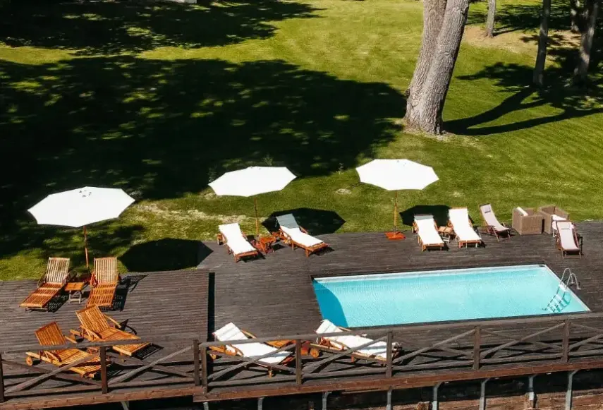 Basen w hotelu Dwór Sieraków