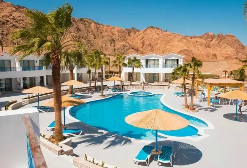 Basen w hotelu Ecotel Dahab Bay View Resort