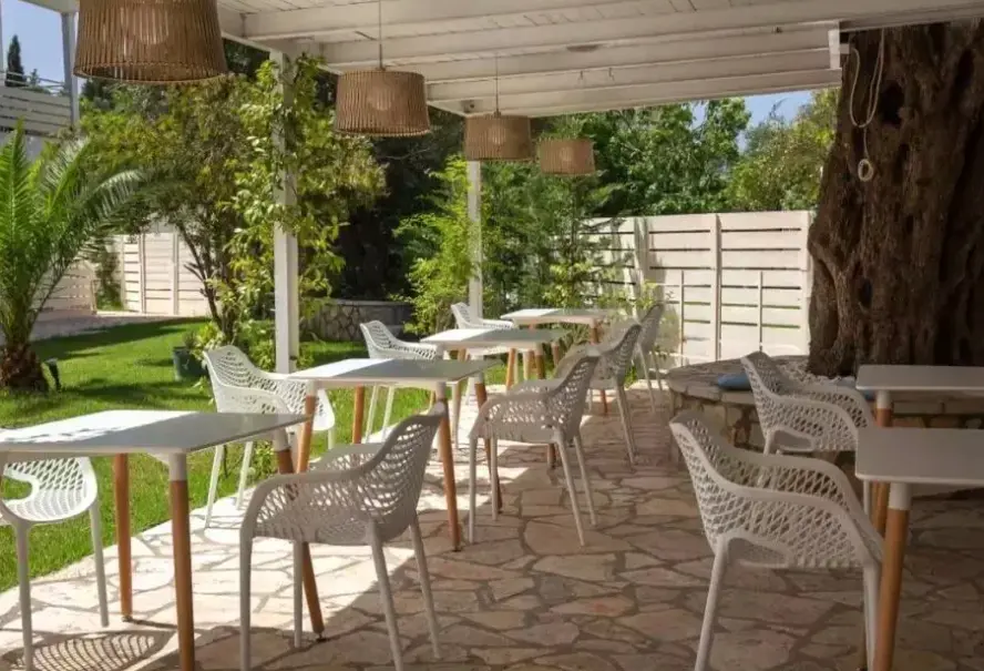 Restauracja i jedzenie w hotelu Eleonas Bohotel & Annex Apartments (ex Olive Grove Resort)