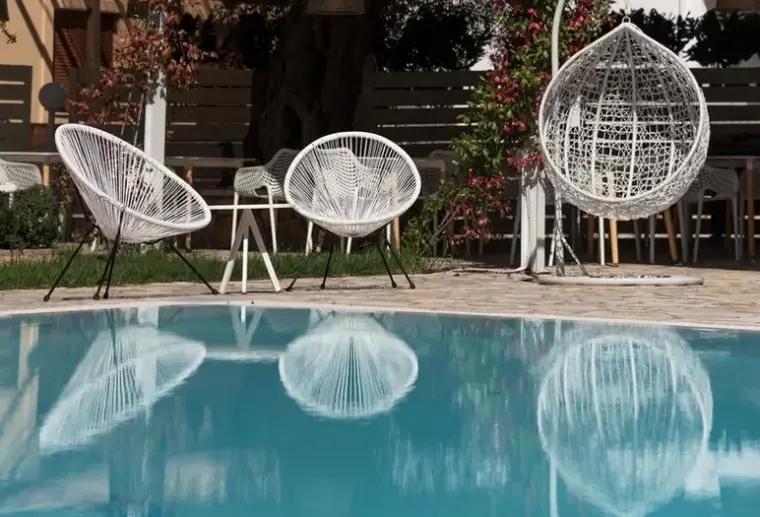 Basen w hotelu Eleonas Bohotel & Annex Apartments (ex Olive Grove Resort)