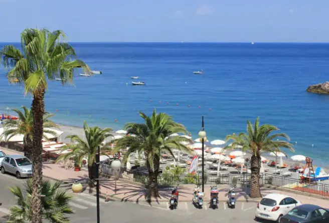 Plaża przy hotelu Elihotel
