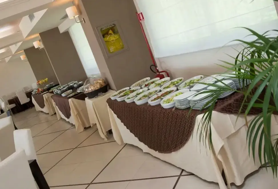 Restauracja i jedzenie w hotelu Elihotel