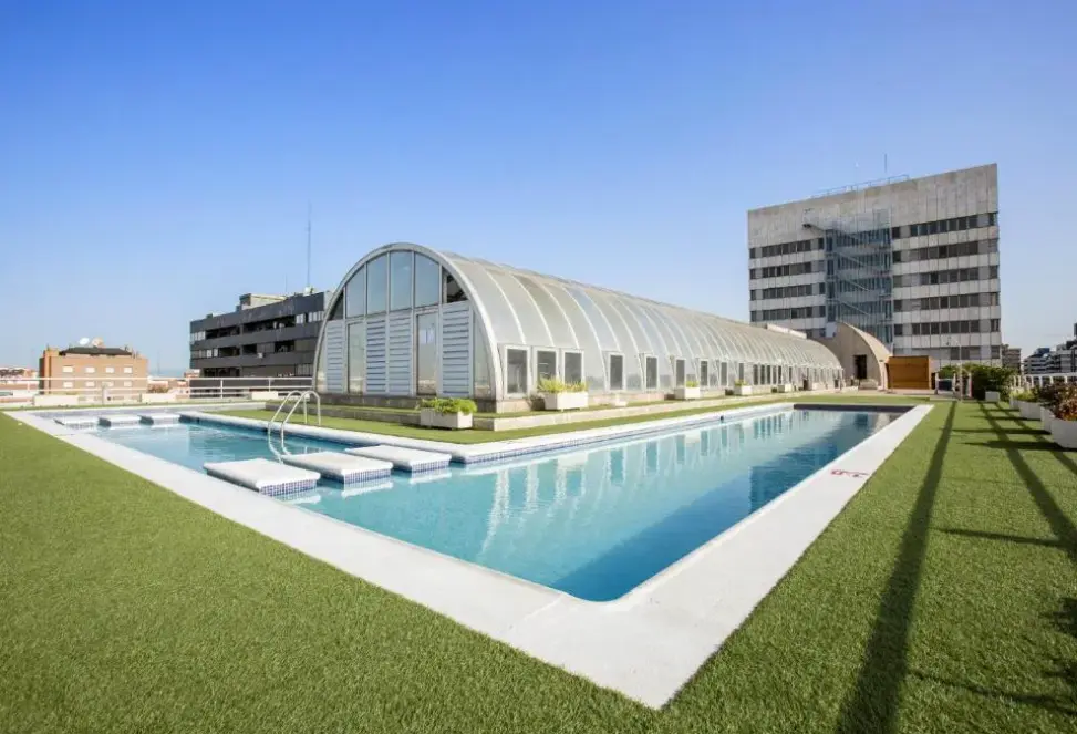 Basen w hotelu Eurobuilding 2 Pierre & Vacances