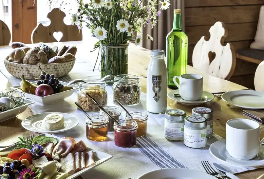 Restauracja i jedzenie w hotelu Feriendorf Holzleb'n