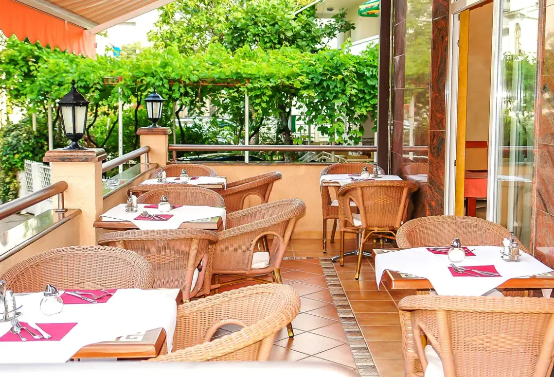 Restauracja i jedzenie w hotelu Fineso