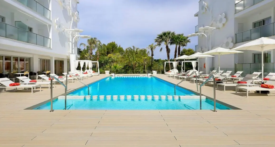 Basen w hotelu Five Flowers Formentera Melia Collection