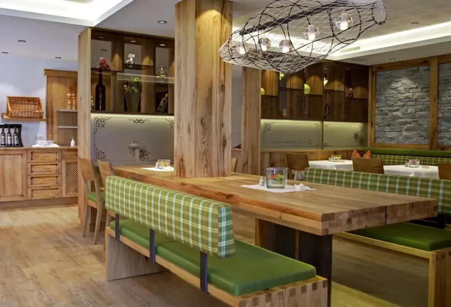 Restauracja i jedzenie w hotelu Forelle