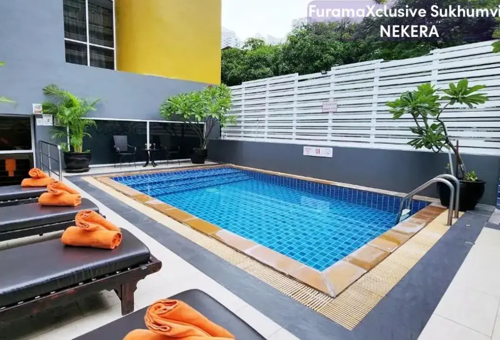 Basen w hotelu FuramaXclusive Sukhumvit (Bangkok)