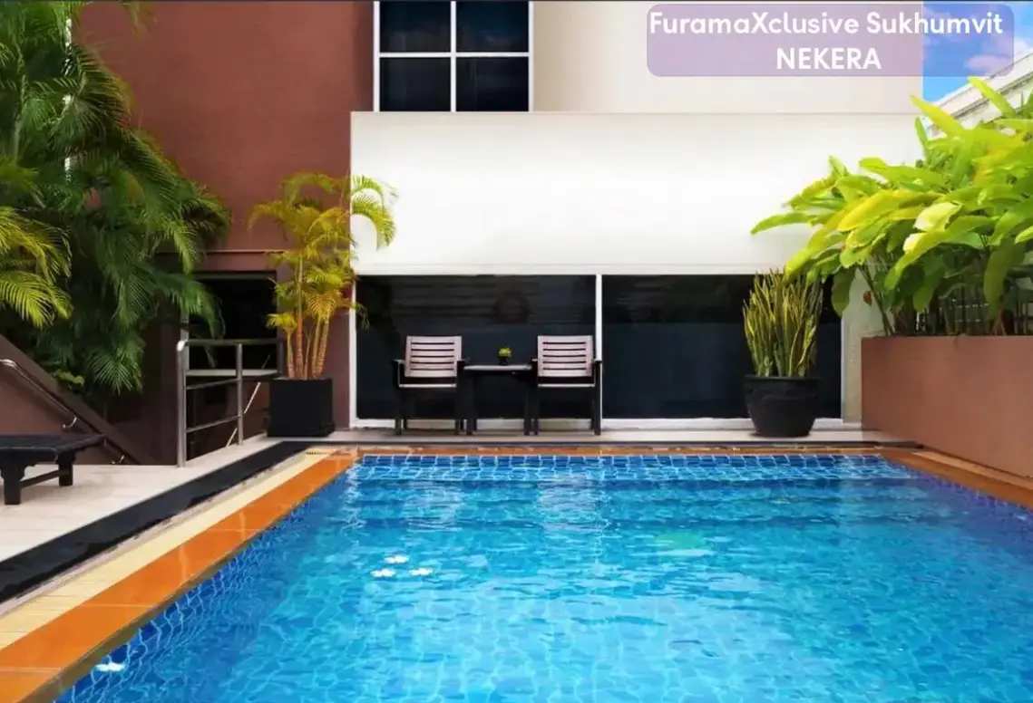 Basen w hotelu FuramaXclusive Sukhumvit (Bangkok)