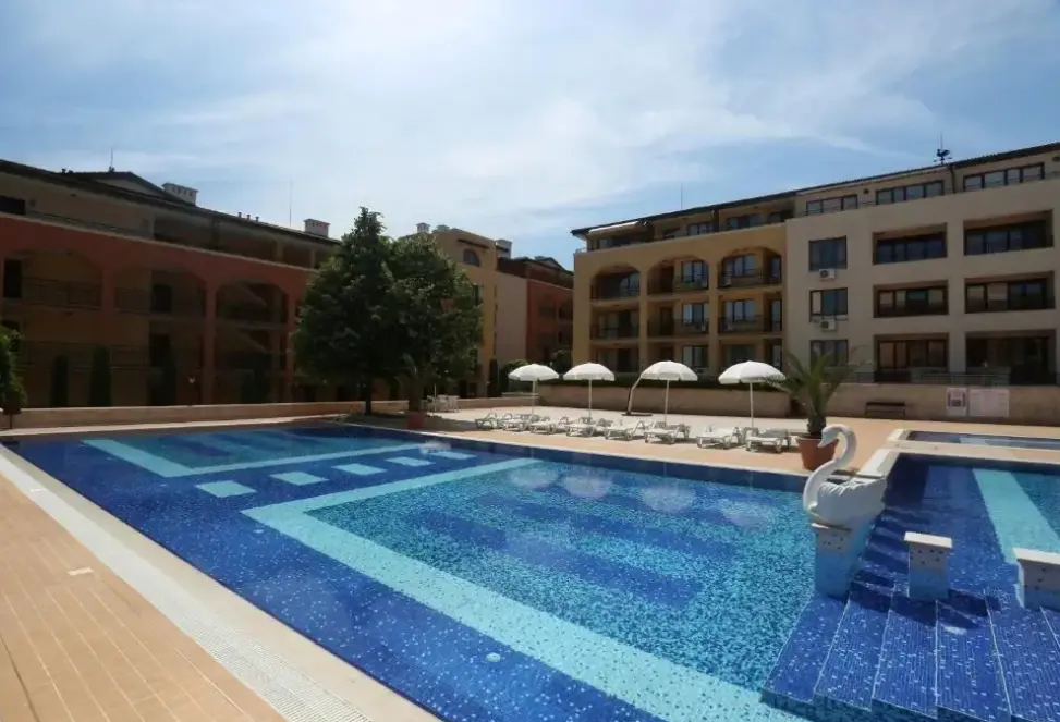 Basen w hotelu Galeria (Obzor)